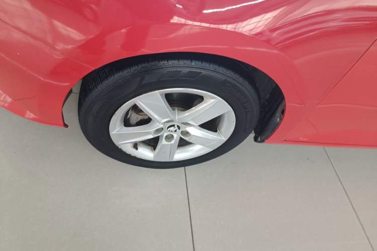 Used Skoda Fabia 2016 1.4L Automatic Car Enjoy Edition Left Front Wheel Hub