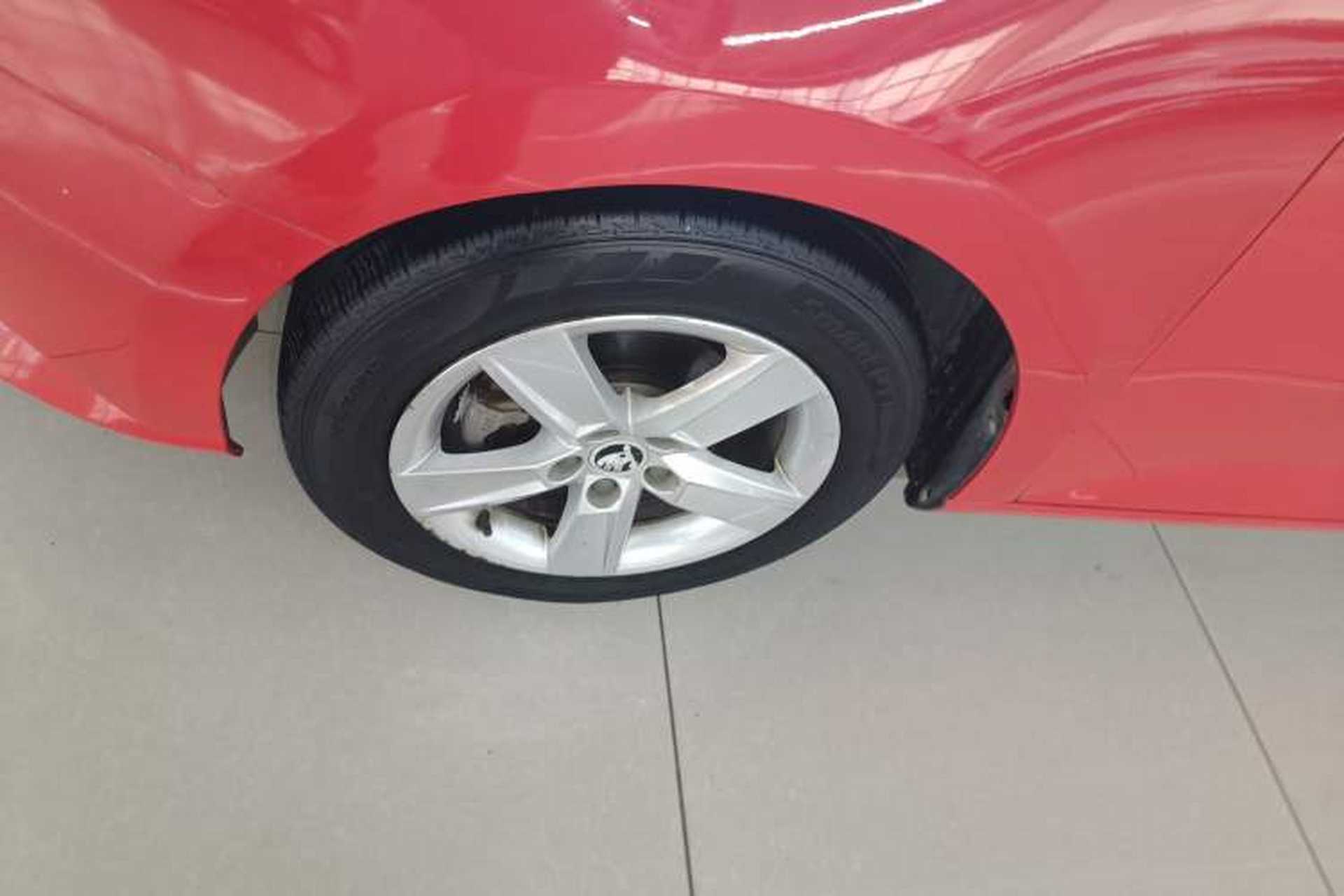 Used Skoda Fabia 2016 1.4L Automatic Car Enjoy Edition Left Front Wheel Hub