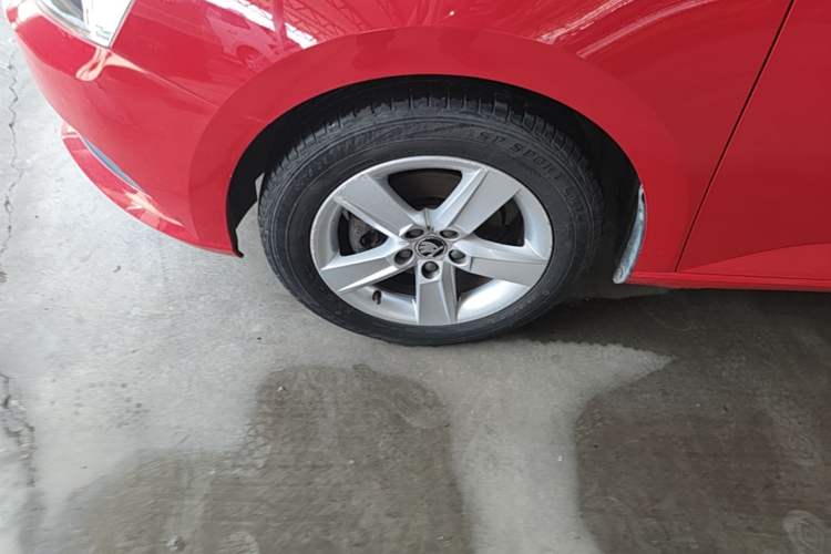 Used Skoda Fabia 2016 1.4L Automatic Car Enjoy Edition Left Front Wheel Hub