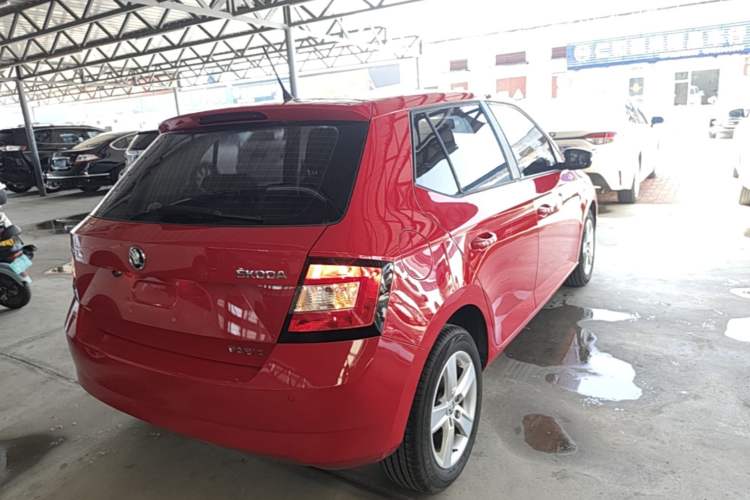 Used Skoda Fabia 2016 1.4L Automatic Car Enjoy Edition Rear Right 45 Deg