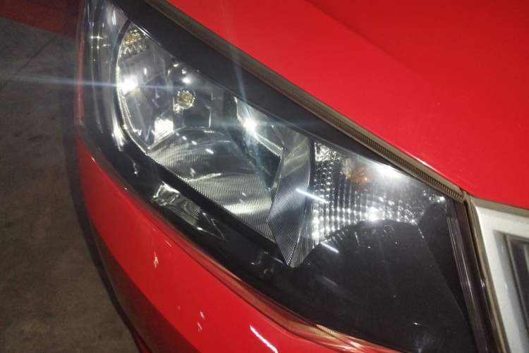 Used Skoda Fabia 2016 1.4L Automatic Car Enjoy Edition Right Front Headlight