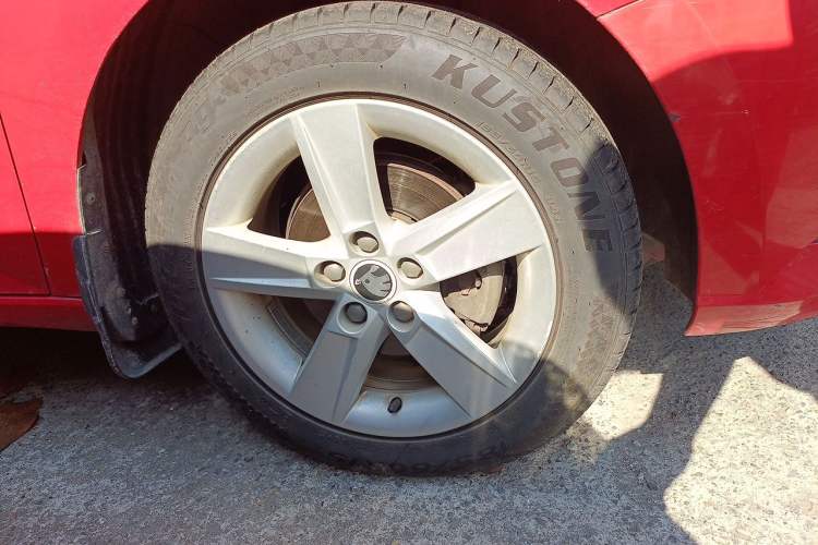 Used Skoda Fabia 2016 1.4L Automatic Car Enjoy Edition Right Front Wheel Hub