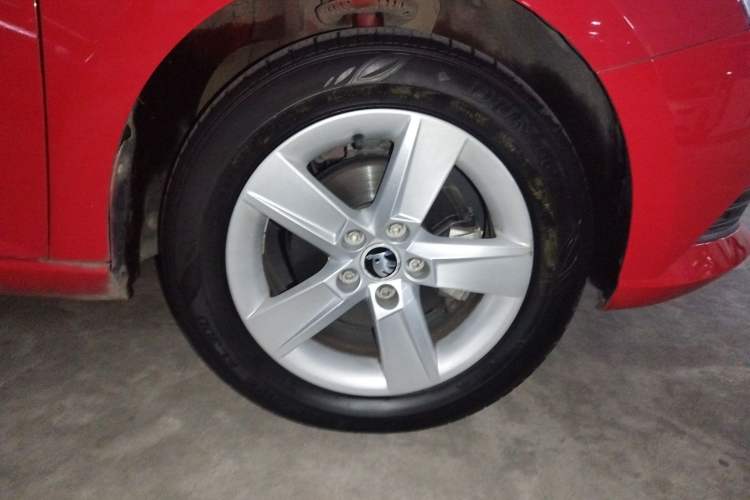 Used Skoda Fabia 2016 1.4L Automatic Car Enjoy Edition Right Front Wheel Hub