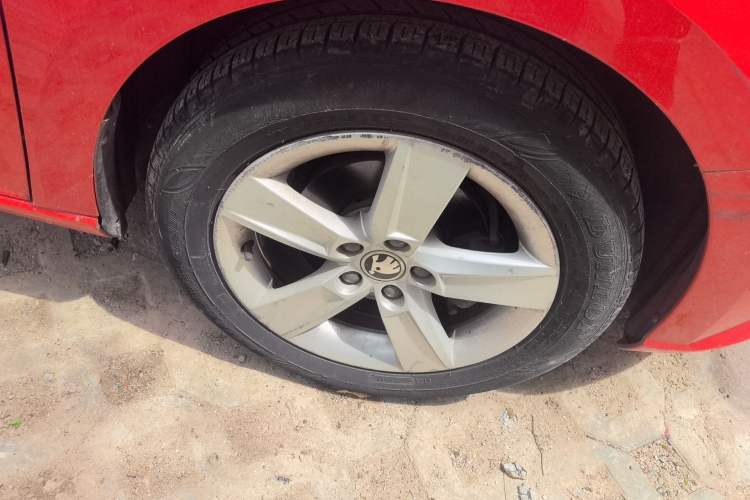 Used Skoda Fabia 2016 1.4L Automatic Car Enjoy Edition Right Front Wheel Hub