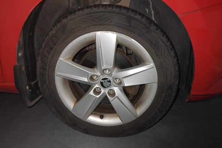 Used Skoda Fabia 2016 1.4L Automatic Car Enjoy Edition Right Front Wheel Hub