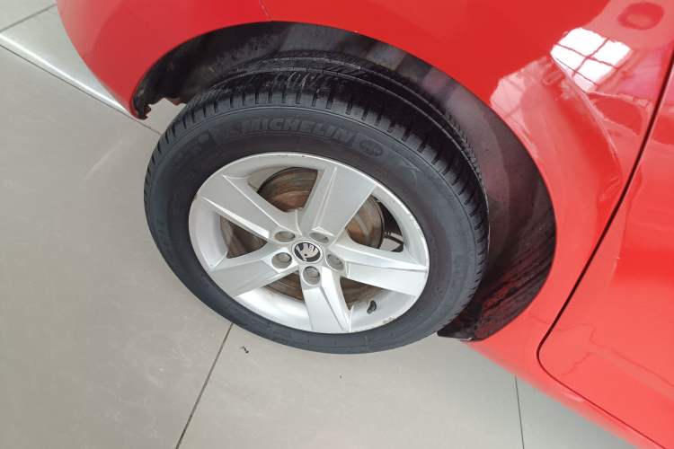 Used Skoda Fabia 2016 1.4L Automatic Car Enjoy Edition Right Rear Wheel Hub