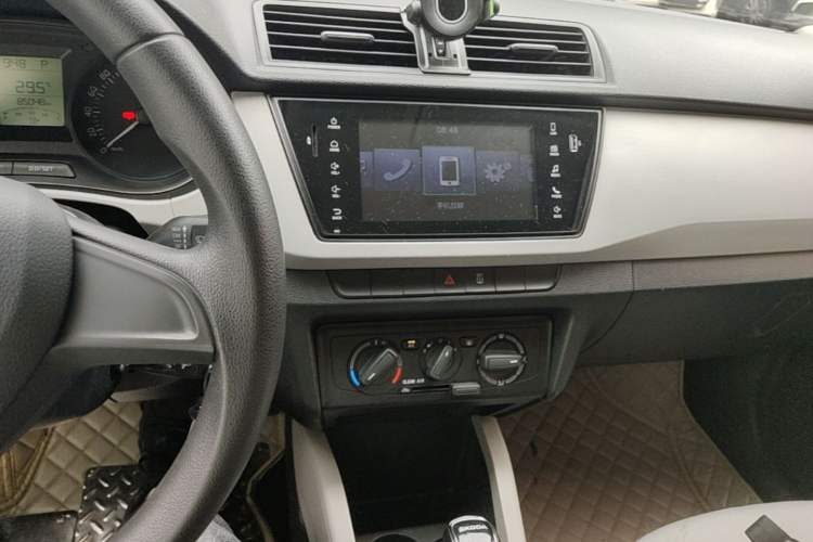 Used Skoda Fabia 2016 1.4L Automatic Car Enjoy Edition Audio And AC Panel