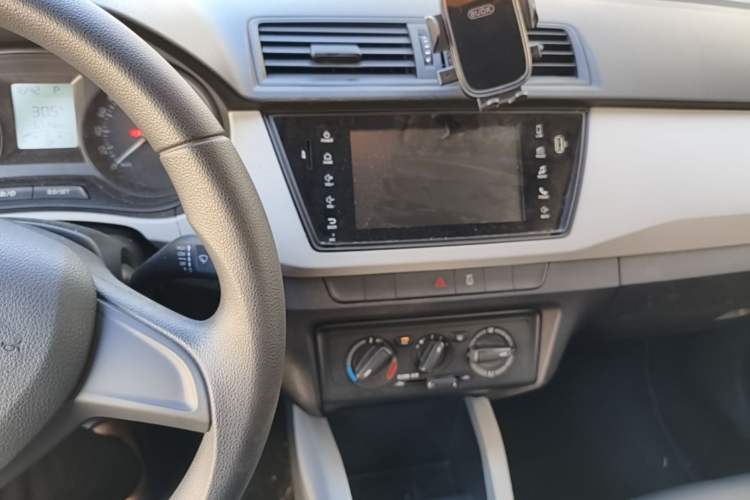Used Skoda Fabia 2016 1.4L Automatic Car Enjoy Edition Audio And AC Panel