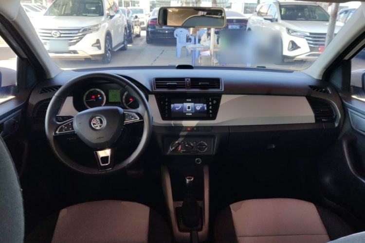 Used Skoda Fabia 2016 1.4L Automatic Car Enjoy Edition Center Console