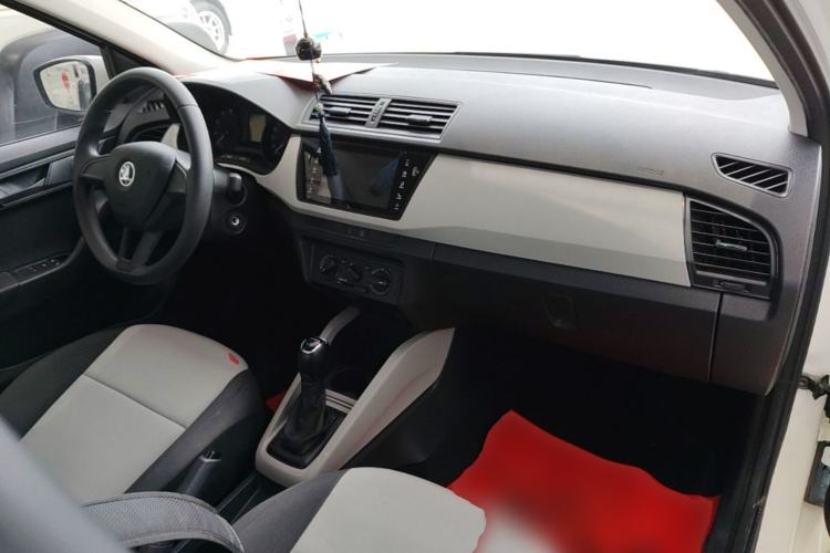 Used Skoda Fabia 2016 1.4L Automatic Car Enjoy Edition Center Console