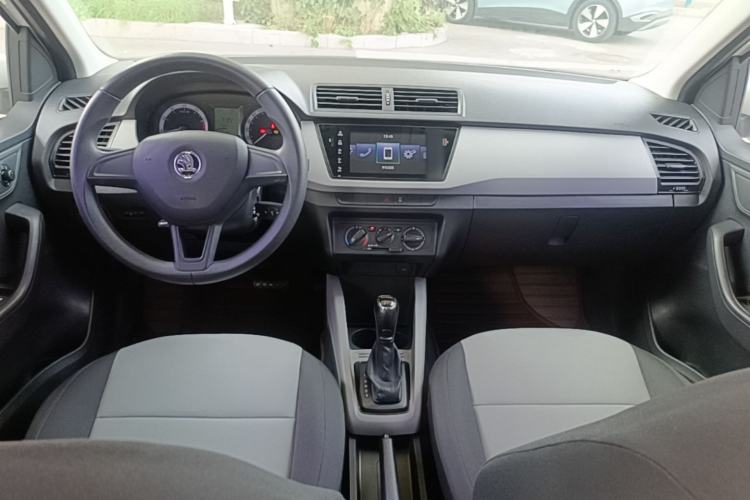Used Skoda Fabia 2016 1.4L Automatic Car Enjoy Edition Center Console