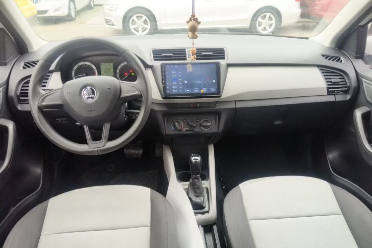 Used Skoda Fabia 2016 1.4L Automatic Car Enjoy Edition Center Console
