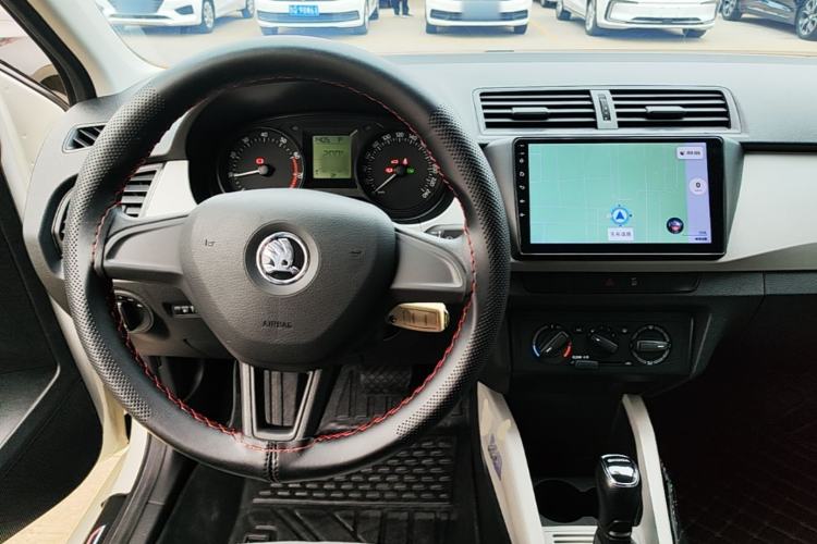 Used Skoda Fabia 2016 1.4L Automatic Car Enjoy Edition Center Console
