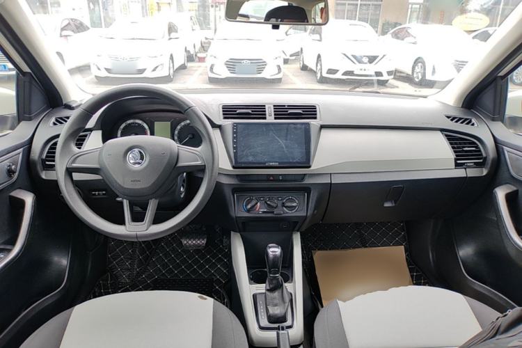 Used Skoda Fabia 2016 1.4L Automatic Car Enjoy Edition Center Console