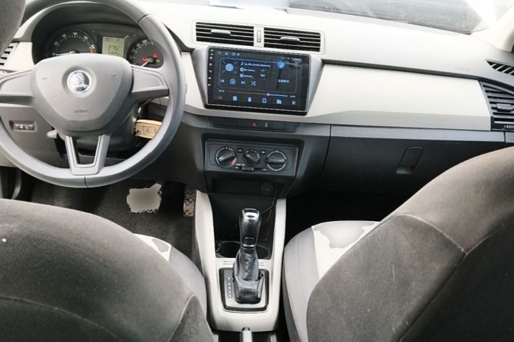 Used Skoda Fabia 2016 1.4L Automatic Car Enjoy Edition Center Console