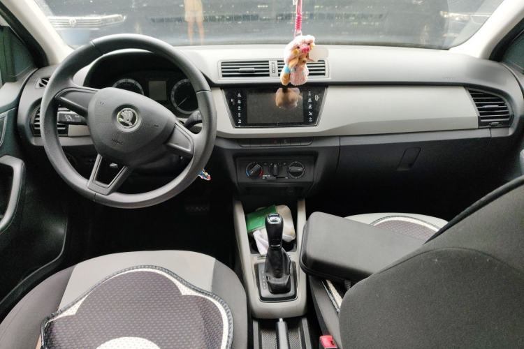Used Skoda Fabia 2016 1.4L Automatic Car Enjoy Edition Center Console