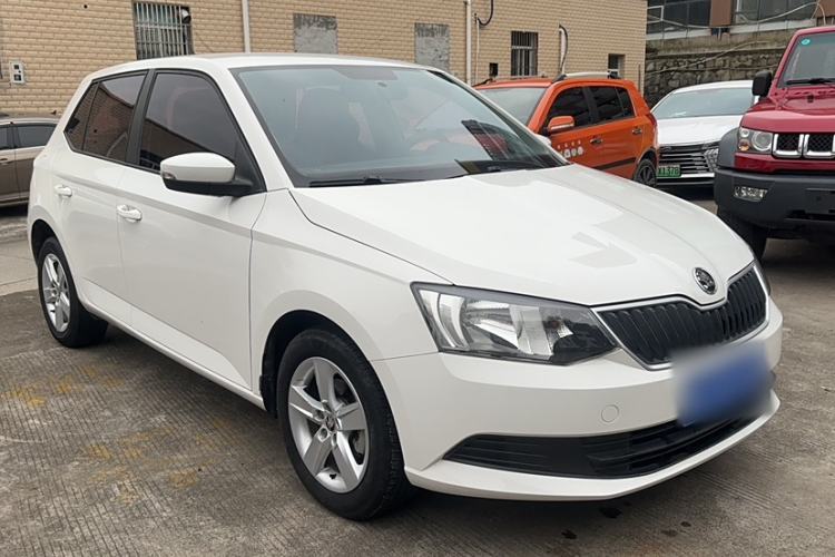 Used Skoda Fabia 2016 1.4L Automatic Car Enjoy Edition Exterior 2