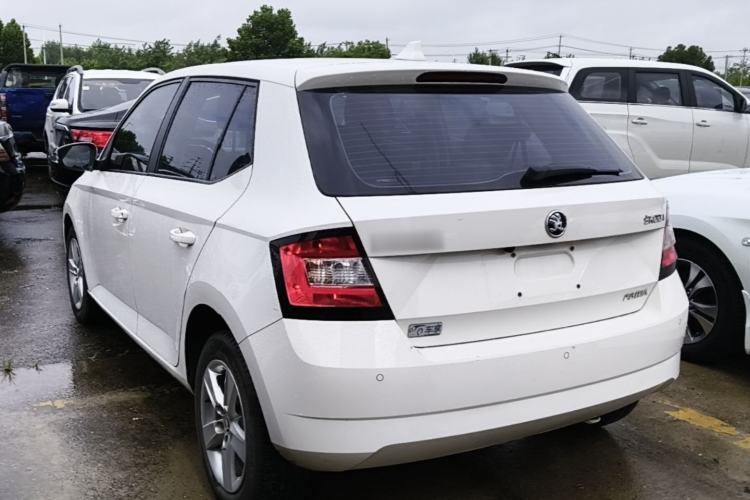 Used Skoda Fabia 2016 1.4L Automatic Car Enjoy Edition Exterior 2