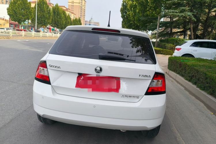 Used Skoda Fabia 2016 1.4L Automatic Car Enjoy Edition Exterior 2