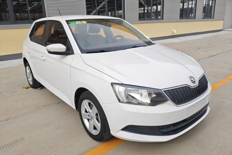 Used Skoda Fabia 2016 1.4L Automatic Car Enjoy Edition Exterior 2