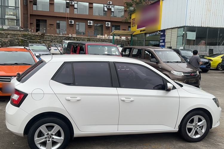 Used Skoda Fabia 2016 1.4L Automatic Car Enjoy Edition Exterior 3