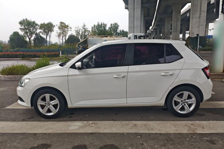 Used Skoda Fabia 2016 1.4L Automatic Car Enjoy Edition Exterior 3