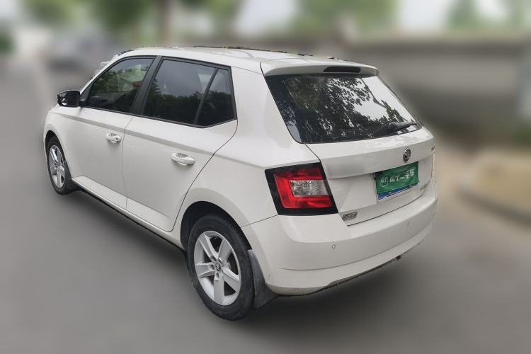 Used Skoda Fabia 2016 1.4L Automatic Car Enjoy Edition Exterior 3