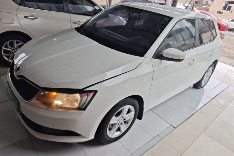 Used Skoda Fabia 2016 1.4L Automatic Car Enjoy Edition Exterior 3