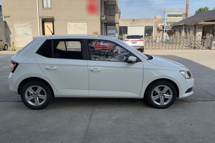 Used Skoda Fabia 2016 1.4L Automatic Car Enjoy Edition Exterior 3