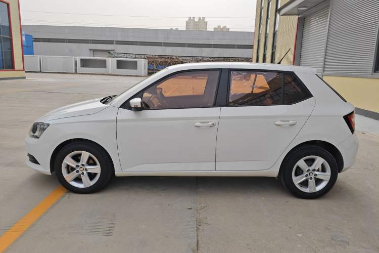 Used Skoda Fabia 2016 1.4L Automatic Car Enjoy Edition Exterior 3