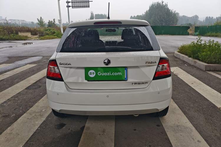 Used Skoda Fabia 2016 1.4L Automatic Car Enjoy Edition Exterior 4
