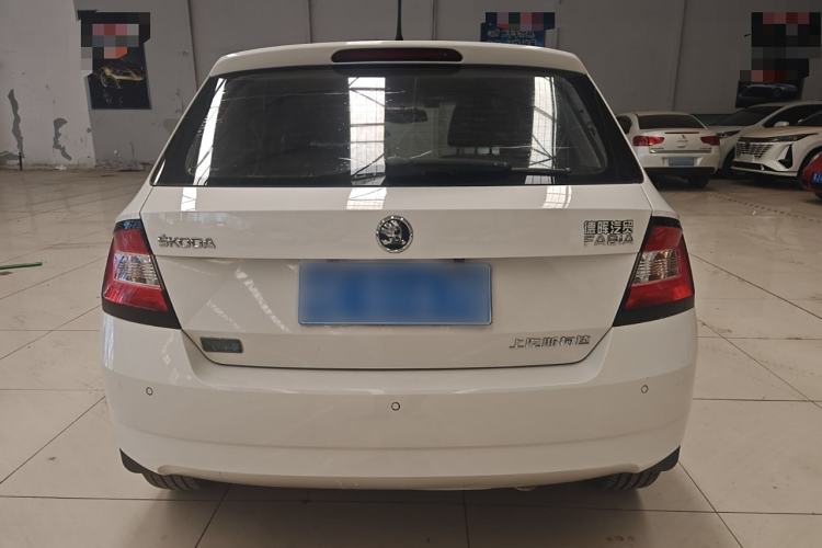 Used Skoda Fabia 2016 1.4L Automatic Car Enjoy Edition Exterior 4
