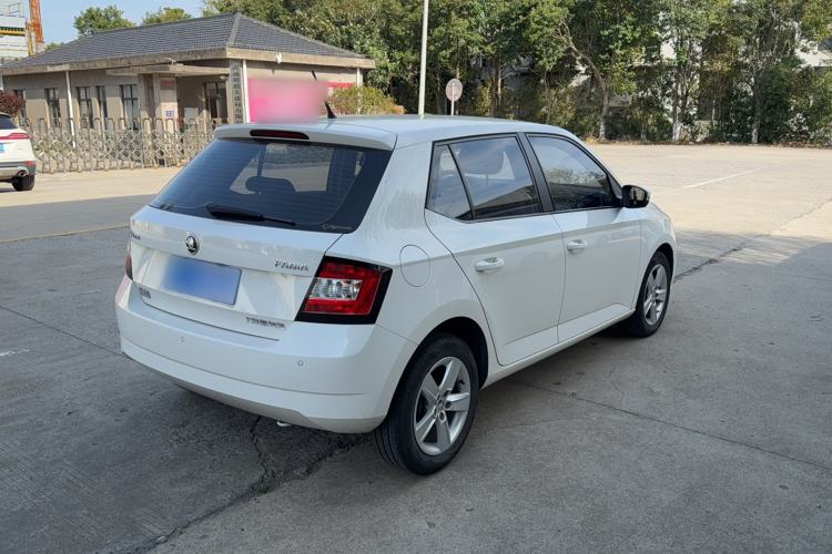 Used Skoda Fabia 2016 1.4L Automatic Car Enjoy Edition Exterior 4