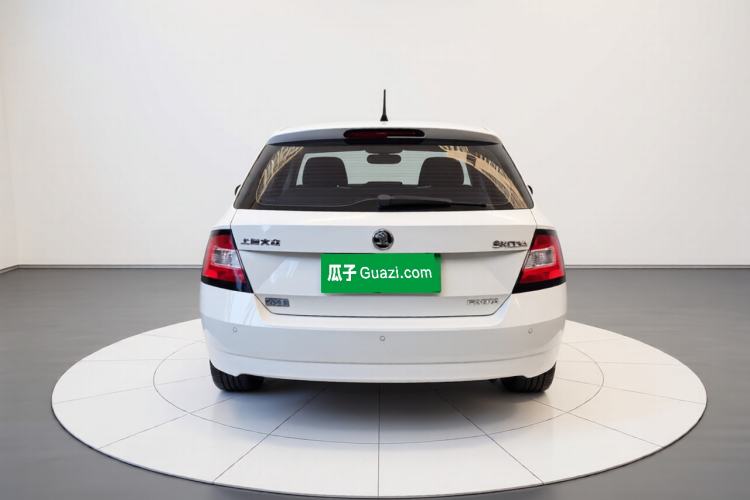 Used Skoda Fabia 2016 1.4L Automatic Car Enjoy Edition Exterior 4