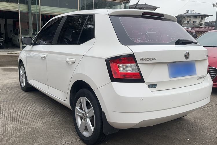 Used Skoda Fabia 2016 1.4L Automatic Car Enjoy Edition Exterior 5