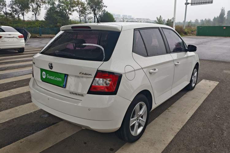 Used Skoda Fabia 2016 1.4L Automatic Car Enjoy Edition Exterior 5