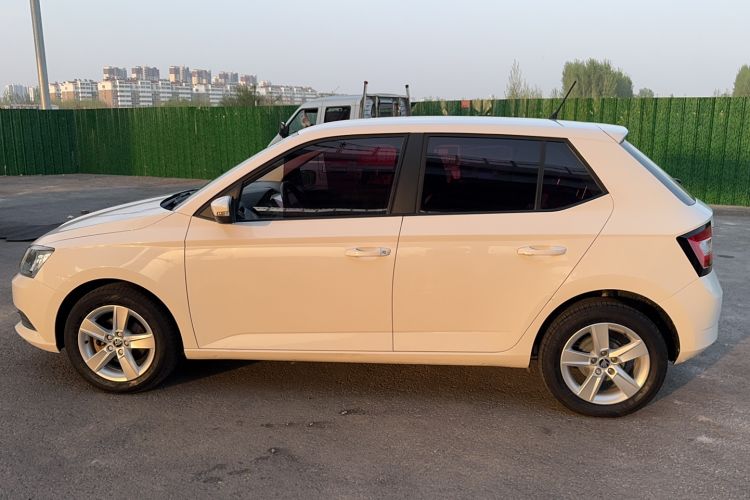 Used Skoda Fabia 2016 1.4L Automatic Car Enjoy Edition Exterior 5