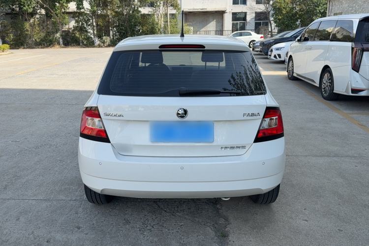 Used Skoda Fabia 2016 1.4L Automatic Car Enjoy Edition Exterior 5