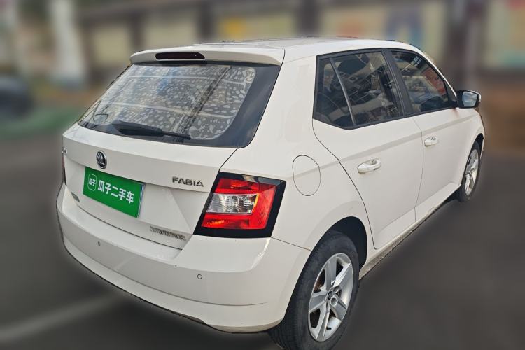 Used Skoda Fabia 2016 1.4L Automatic Car Enjoy Edition Exterior 5