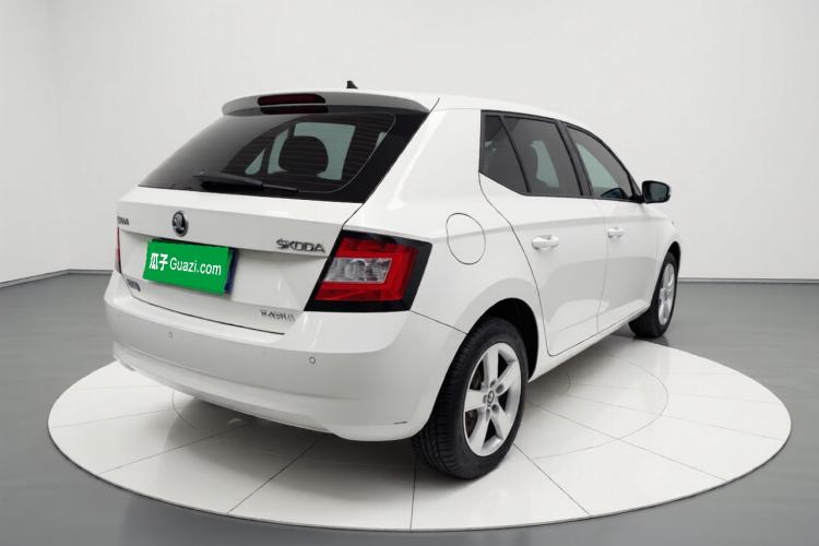Used Skoda Fabia 2016 1.4L Automatic Car Enjoy Edition Exterior 5