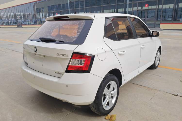 Used Skoda Fabia 2016 1.4L Automatic Car Enjoy Edition Exterior 5