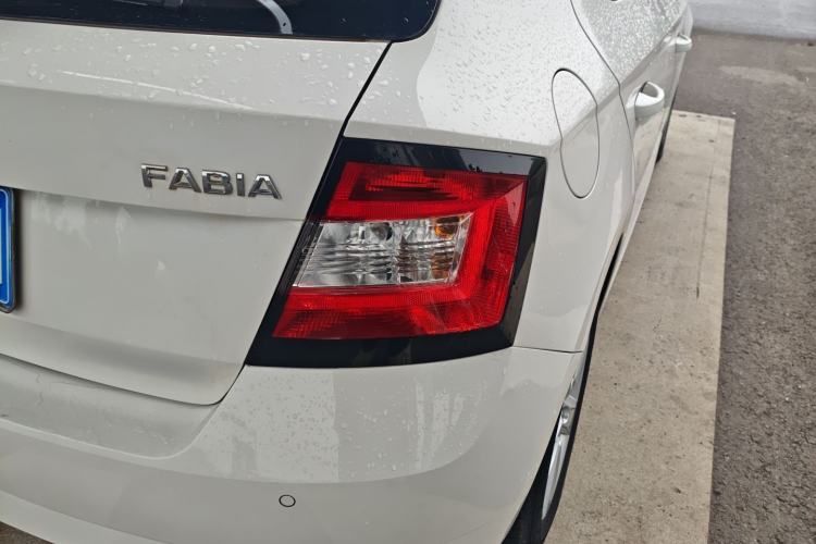 Used Skoda Fabia 2016 1.4L Automatic Car Enjoy Edition Exterior 6