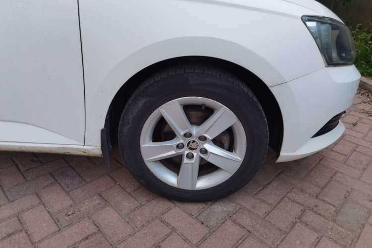 Used Skoda Fabia 2016 1.4L Automatic Car Enjoy Edition Exterior 7