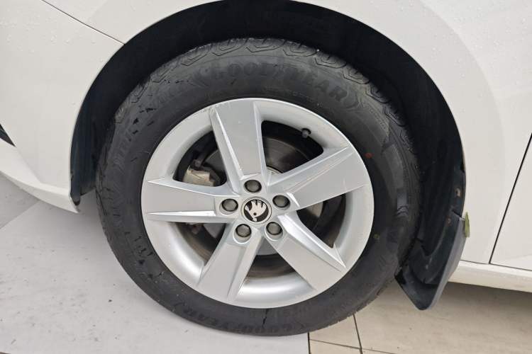 Used Skoda Fabia 2016 1.4L Automatic Car Enjoy Edition Exterior 7