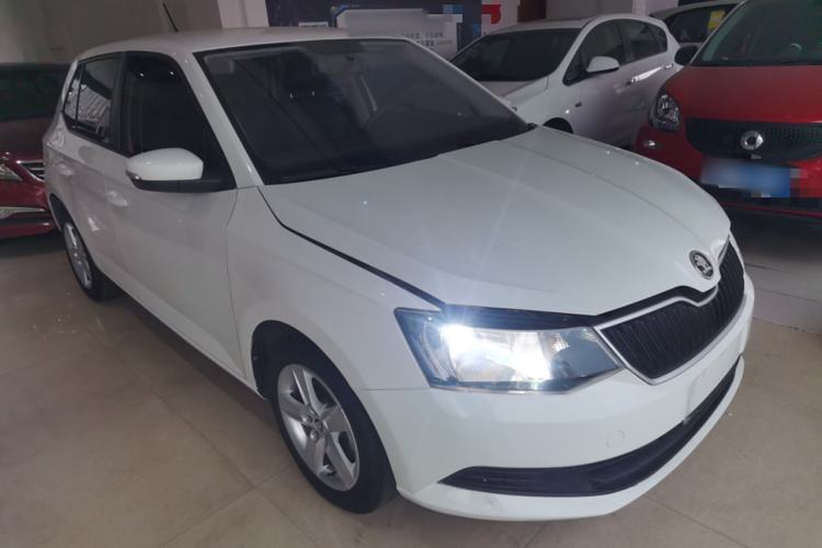 Used Skoda Fabia 2016 1.4L Automatic Car Enjoy Edition Front Right 45 Deg