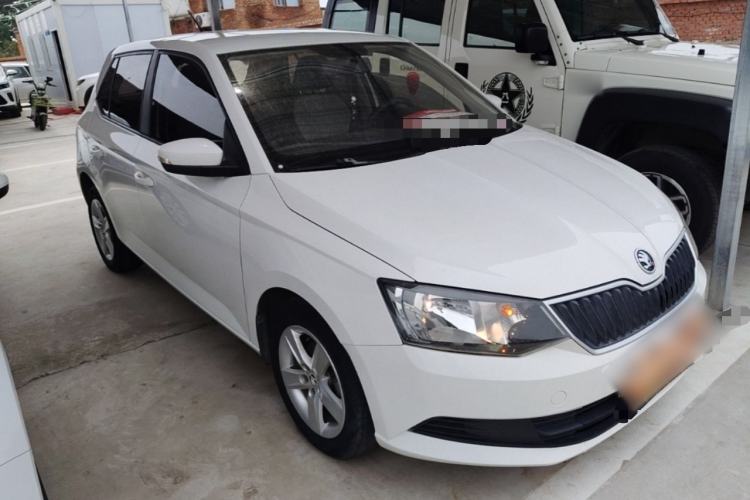 Used Skoda Fabia 2016 1.4L Automatic Car Enjoy Edition Front Right 45 Deg