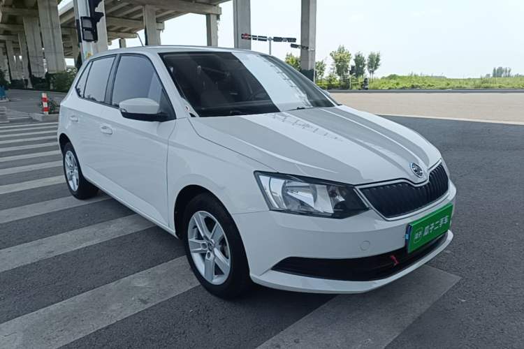 Used Skoda Fabia 2016 1.4L Automatic Car Enjoy Edition Front Right 45 Deg