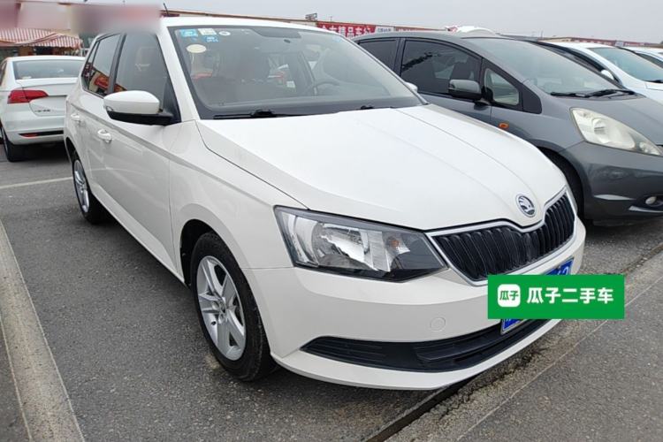 Used Skoda Fabia 2016 1.4L Automatic Car Enjoy Edition Front Right 45 Deg