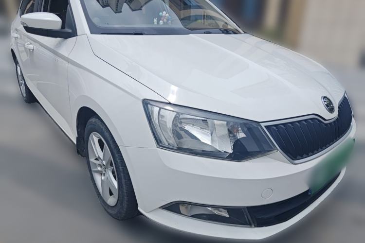 Used Skoda Fabia 2016 1.4L Automatic Car Enjoy Edition Front Right 45 Deg