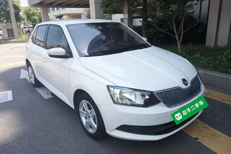Used Skoda Fabia 2016 1.4L Automatic Car Enjoy Edition Front Right 45 Deg